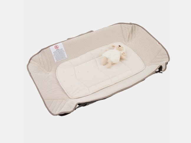 voksi-carry-me-walnut-playmat