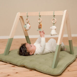 Little-Dutch-puidust-mangukaar-rippuvate-leludega-Little-Farm1