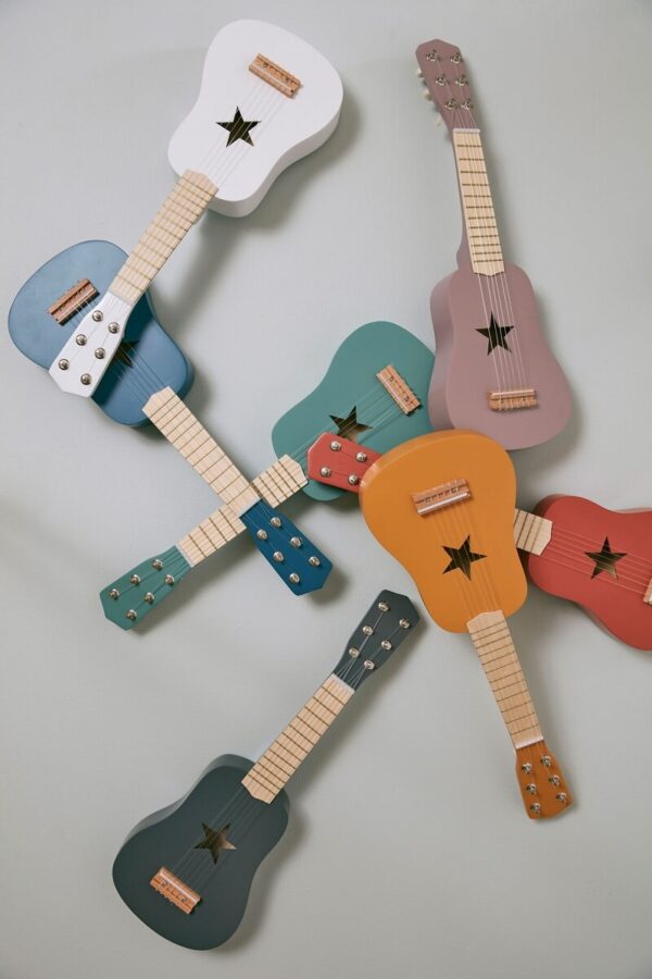 kids-concept-puidust-kitarrid