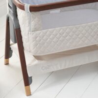 tutti-bambini-beebihall-voodi-korvale-cozee_luxe-bedside_crib_walnut_cream-7