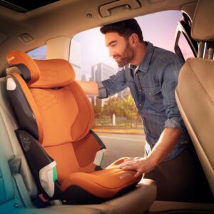 widescreen_retina_landscape-mc8741_2019_maxicosi_carseat_korepro_lifestyle_spring_fatheradjustseathighposition_landscape