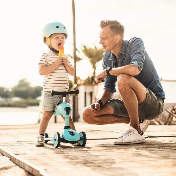 Scoot-and-Ride-väikelaste-jalgrattakiiver-blueberry1