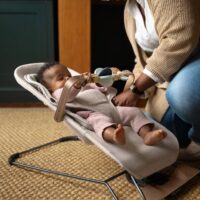 uppababy-lamamistool-mira-charlie-beige-1