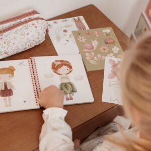 Little-Dutch-raamat-pane-riidesse-Rosa-tema-sõbrad-haldjaaiast1