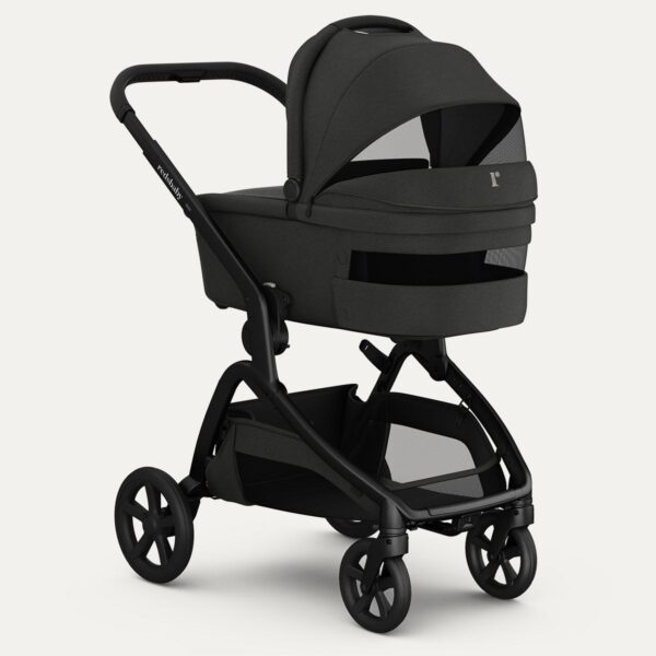 redsbaby-onix-graphite-bassinet-ventilation