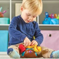 Learning-Resources-Motor-Hedgehog-Tissue-Pal-motoorikamäng1