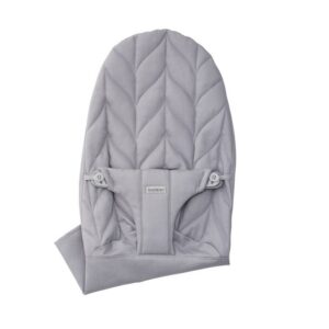 012124_babybj_rn_lamamistooli_katteriie_light_grey_petal_quilt_2__1