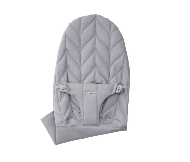 012124_babybj_rn_lamamistooli_katteriie_light_grey_petal_quilt_2__1