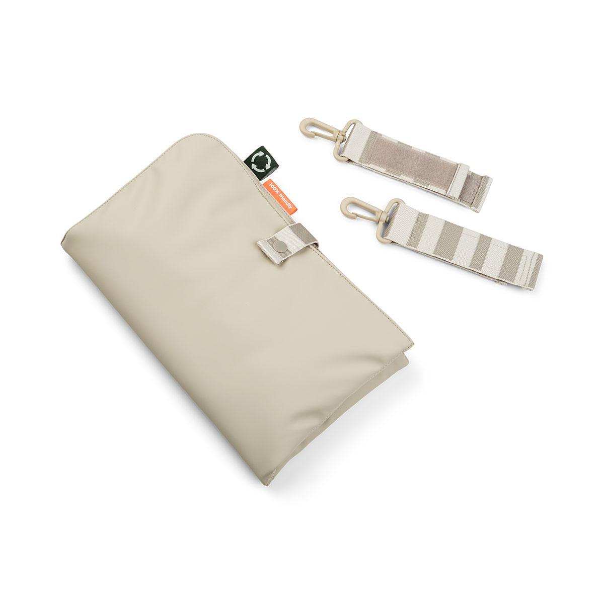 changing-bags-done-by-deer-sand-mahkimismatt